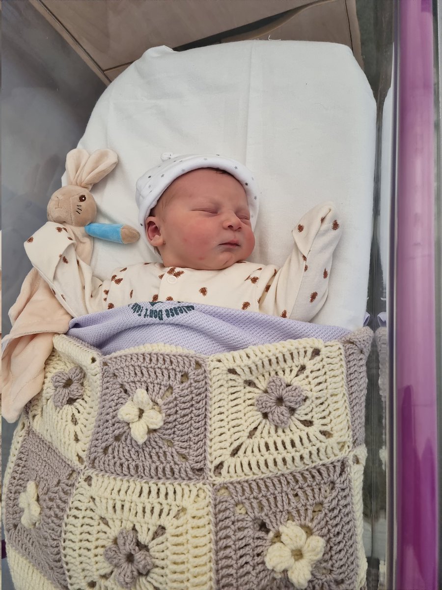 zee2787's tweet photo. Welcome to the world Baby CrayZee 💙💙💙 https://t.co/7V472z9uh9