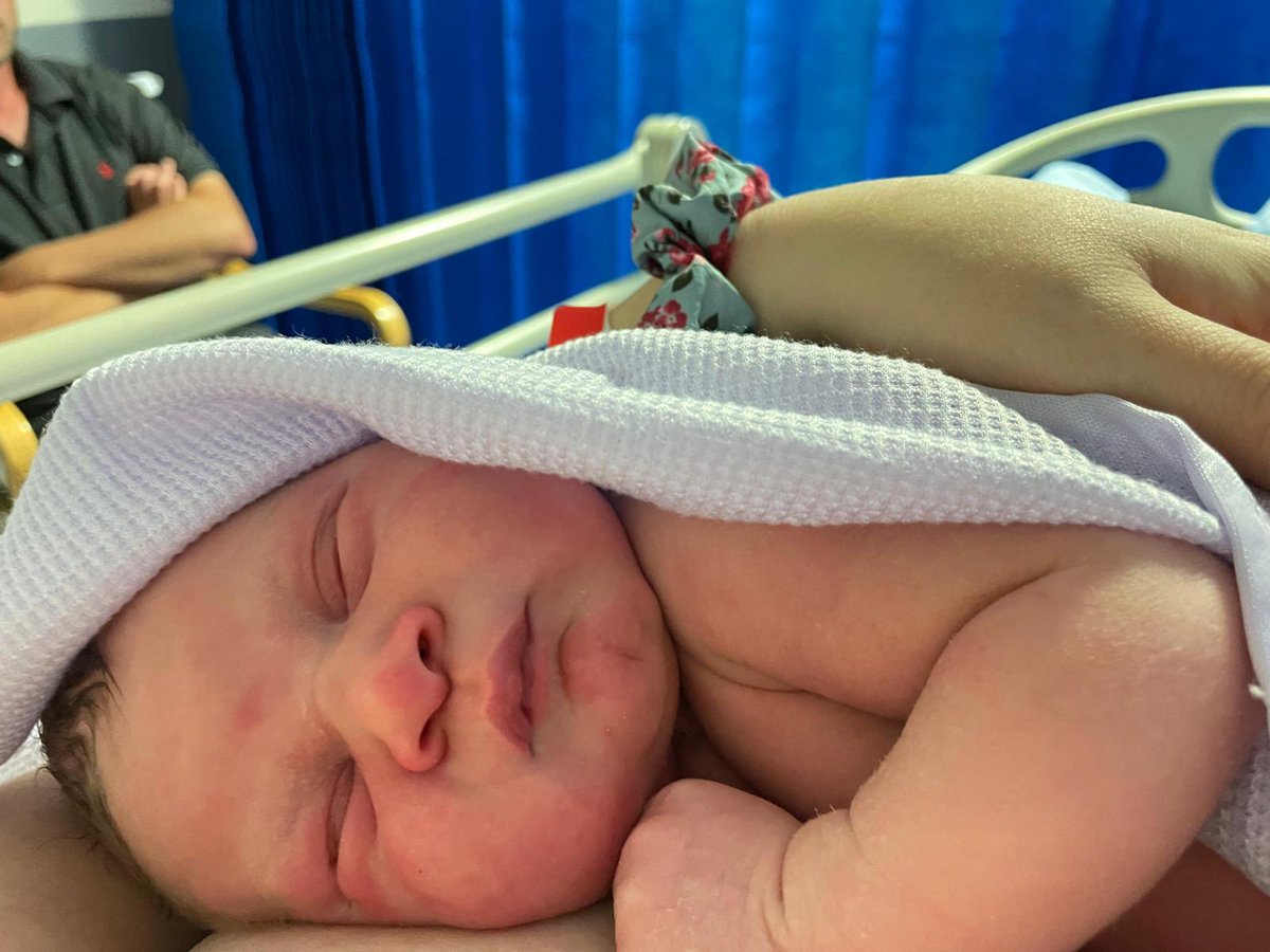 zee2787's tweet photo. Welcome to the world Baby CrayZee 💙💙💙 https://t.co/7V472z9uh9