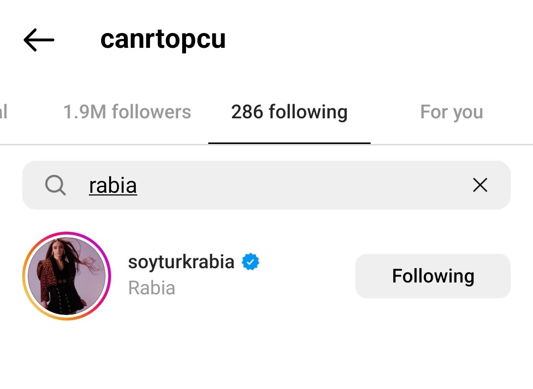 huyde12's tweet photo. Rabia Soytürk eski partneri Caner Topçu'yu instagram'da takipten çıkmış... Caner takip etmeye devam ediyor. https://t.co/djZae0UTLj