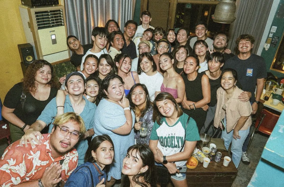 OfficialKBB's tweet photo. Congratulations once again to all the cast and crew of ‘A Very Good Girl’. We can't wait to watch it! Don't miss it, Kapamilya. Showing soon in cinemas nationwide! 🥰✨
#TeamAVGG #KathrynBernardo #AVeryGoodGirl https://t.co/HtkxpJIBcT
