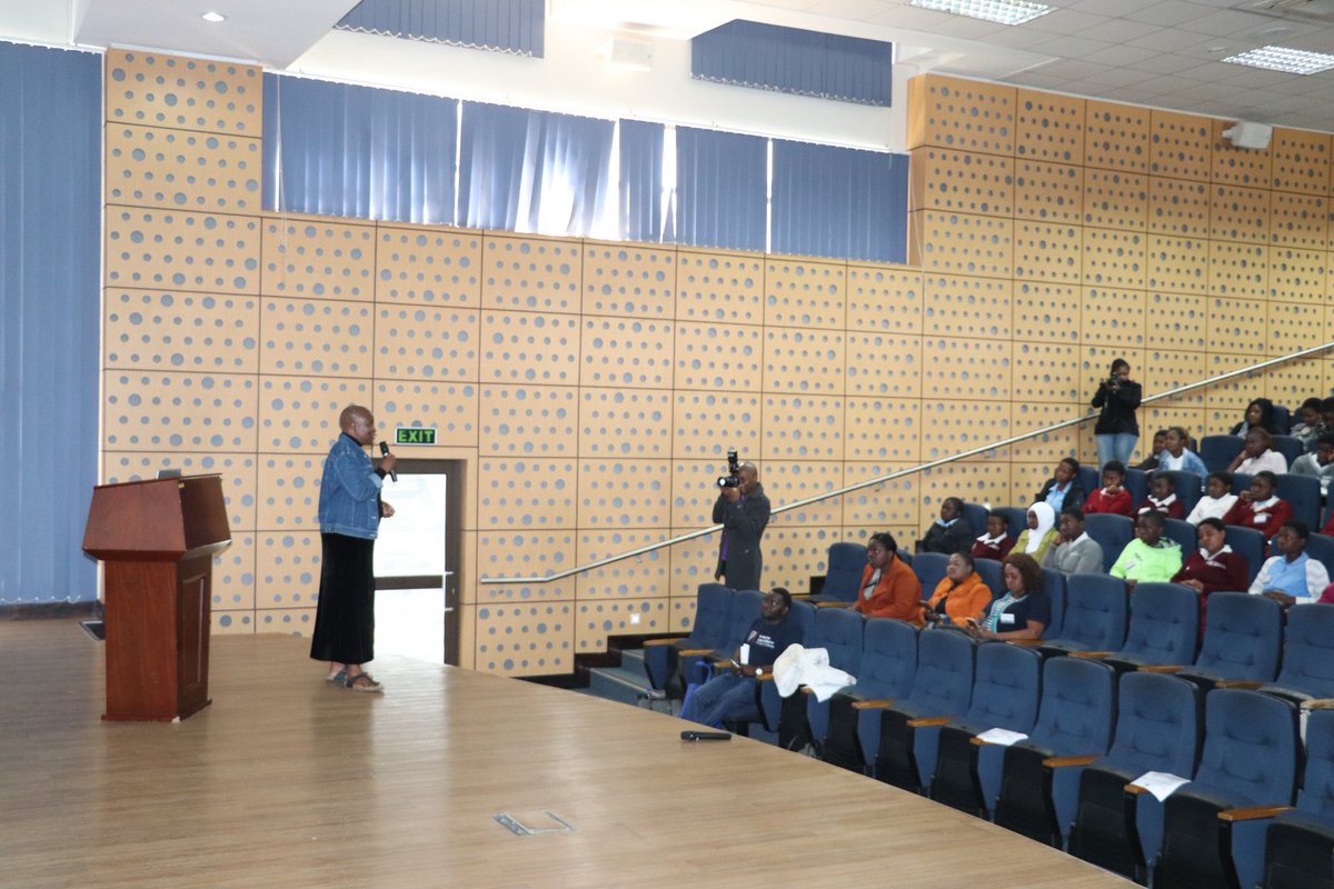 Today, 21st July, 2023 the WIDREM chairperson, Dr Atupele Kapito-Tembo, was honoured to be one of the Guest speakers at the KUHeS girls science retreat organized by SAVE Project.
In her speech she Introduced WIDREM to the young minds and encouraged them to join the network.