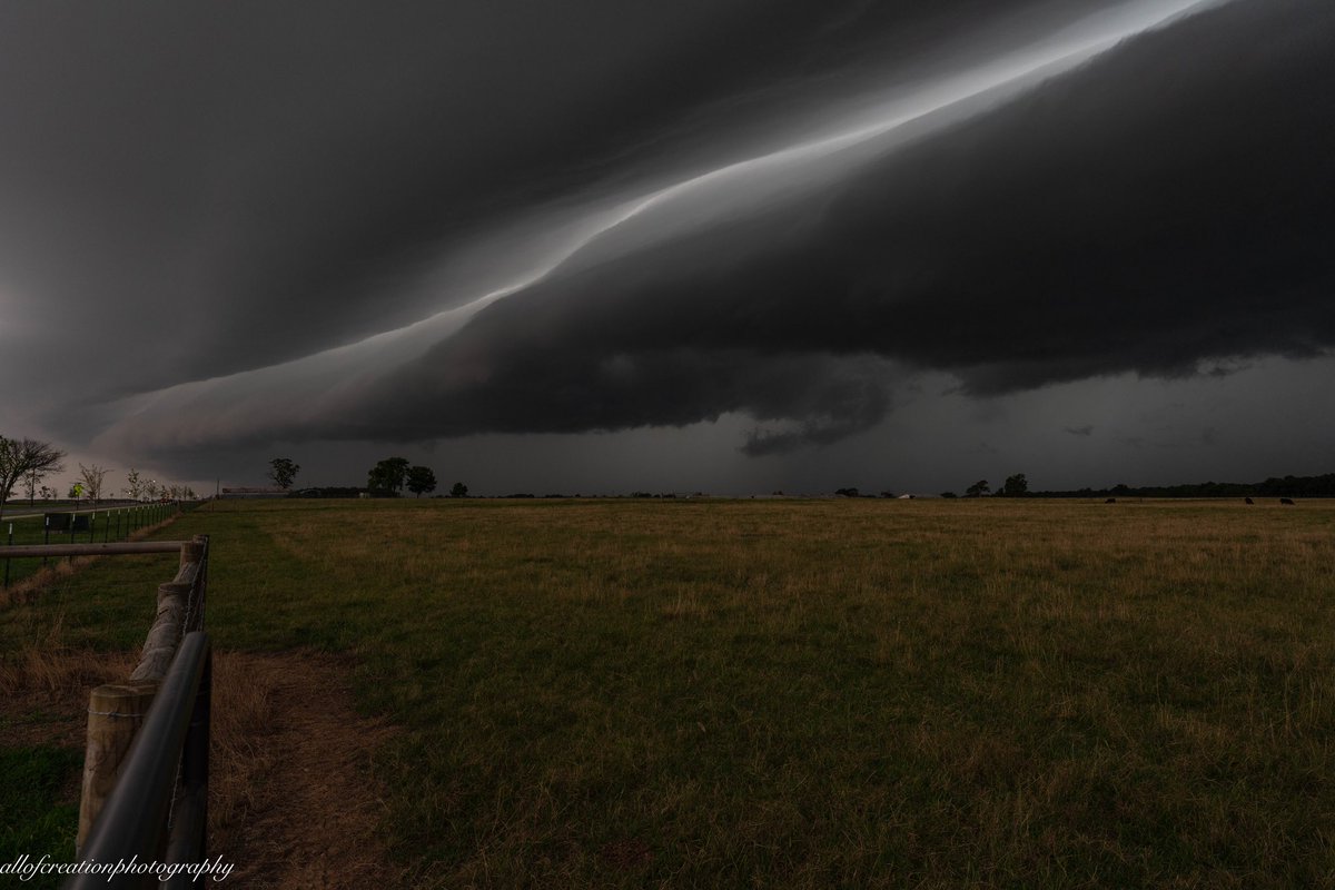 ToneMan92's tweet photo. Shelf cloud moving into Springdale, Arkansas this morning.
@NWStulsa #arwx #wx #shelfcloud #weather https://t.co/UkqkGBJ1ZA