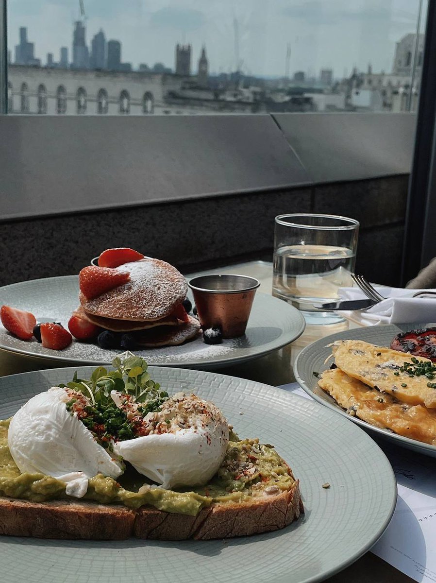 MaggieChary's tweet photo. Lunch hour is the best hour of the day. 
🏬 Radio Rooftop https://t.co/JeqP7t2iKK