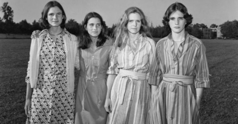 oneminutehacks's tweet photo. Ellas se tomaron la misma foto durante 40 años. ¡No llores cuando llegues a la última!