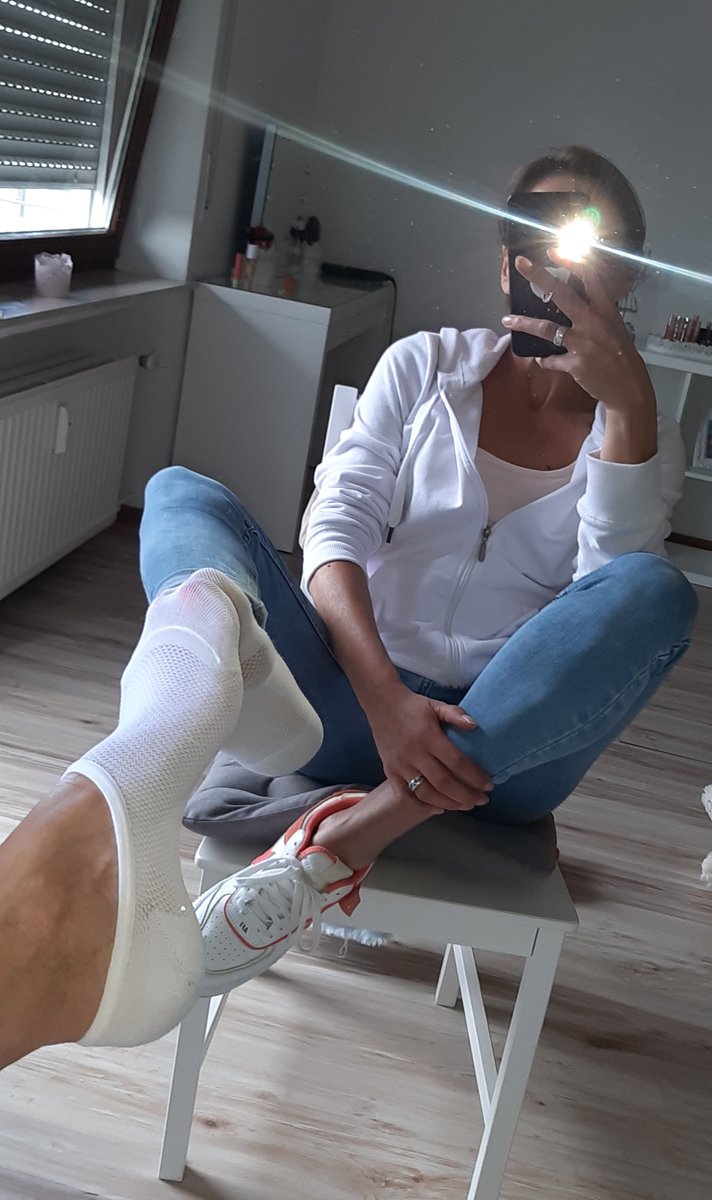 Naaaaaa😉 bereit fürs Wochenende?

Dann komm doch in meinen Kanal....
t.me/+mK30L5JCvm40Z…

#socks #socksfetish #sneakerfreaks #feetlover #sockenfetisch