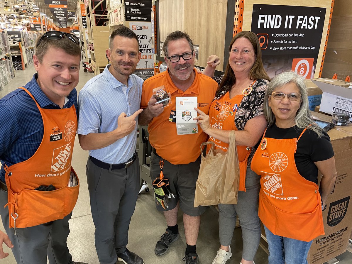 ellenjustkeepswimmingpiquette (@ellenjustkeeps1) on Twitter photo Chris Bottomley receiving his Platinum 🏅🏅 Way to go! <a href="/hollytate122/">Holly Tate</a> <a href="/DeanJeanette/">Jeanette Dean</a> <a href="/SchwagerTom/">Tom Schwager</a> <a href="/Eric_D_Hayes/">Eric D Hayes</a> <a href="/KendraBlac25477/">Kendra Blackwell</a> Chris Bottomley receiving his Platinum 🏅🏅 Way to go! <a href="/hollytate122/">Holly Tate</a> <a href="/DeanJeanette/">Jeanette Dean</a> <a href="/SchwagerTom/">Tom Schwager</a> <a href="/Eric_D_Hayes/">Eric D Hayes</a> <a href="/KendraBlac25477/">Kendra Blackwell</a>