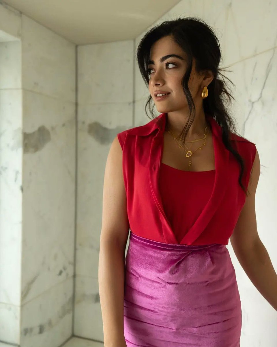 filmfare's tweet photo. #RashmikaMandanna shines in these new pics. ♥️💗 https://t.co/8aqPiJP6iF