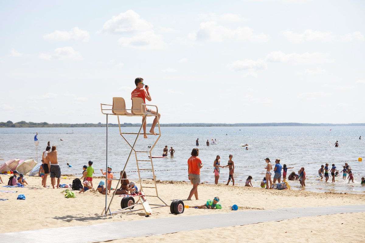 SauveteursenMer's tweet photo. #Recrutement đš Les #SauveteursenMer assistent depuis le dĂ©but de lâĂ©tĂ© Ă une pĂ©nurie de #sauveteurs sur certaines #plages et Ă©prouvent des difficultĂ©s Ă recruter en aoĂ»t. Ils invitent toute personne disposant des qualifications rĂ©glementaires (#BNSSA et #PSE1) Ă les rejoindre https://t.co/we520P3TUf