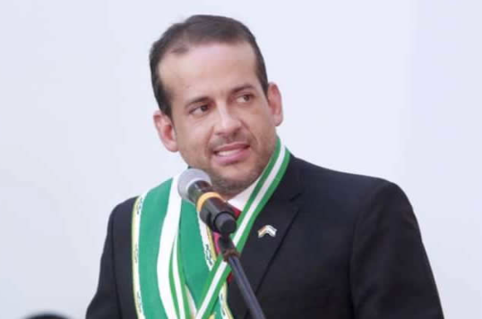 JeanineAnez's tweet photo. Hubo fraude y el autor está impune. Abandonó Presidencia, gestó vacío de poder y huyó del país, sigue impune. El pueblo evitó su reelección indefinida prohibida por CPE pero secuestraron y torturan a gob. @LuisFerCamachoV. Y luego dicen que no hay presos políticos.
#MASDictadura https://t.co/OPrUlwQMqX