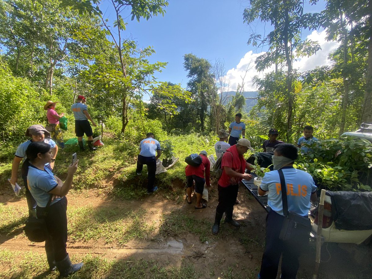 July 21, 2023 personnel of San Gabriel PS under the supervision of PMAJ FREDDIE K LORENZO, ACOP, participated in the Tree Planting activity of the PSPG RPSPU1 led by PLTCOL JORGE M FERNANDEZ asst. Chief, PSPG-RPSPU1. at Brgy Lipay Norte, San Gabriel, La Union. https://t.co/ruOJVv0NDP