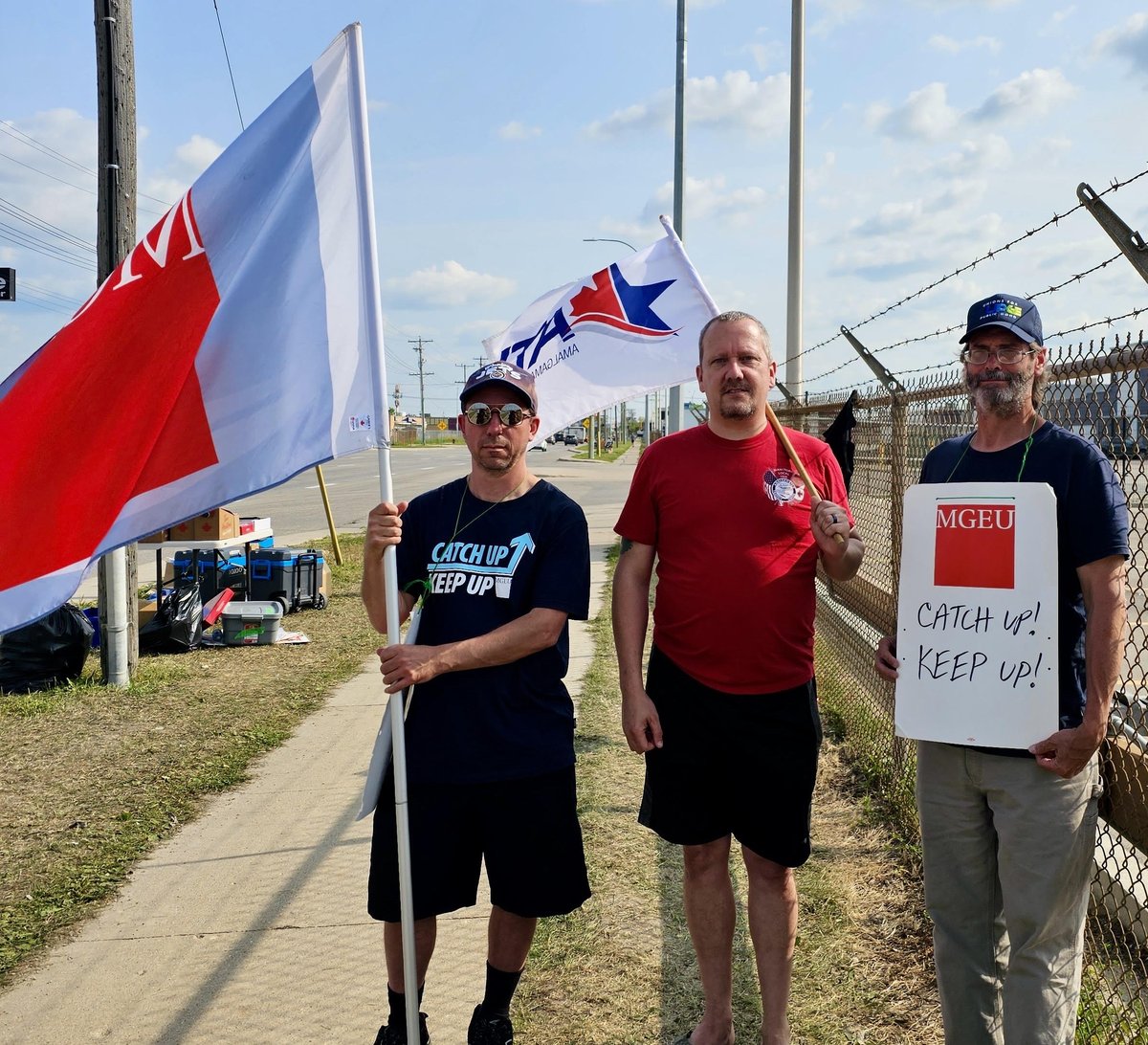 ATU1505's tweet photo. ATU1505 supports @MGEUnion on the picket line #catchupkeepup https://t.co/9wlqUmpaaT