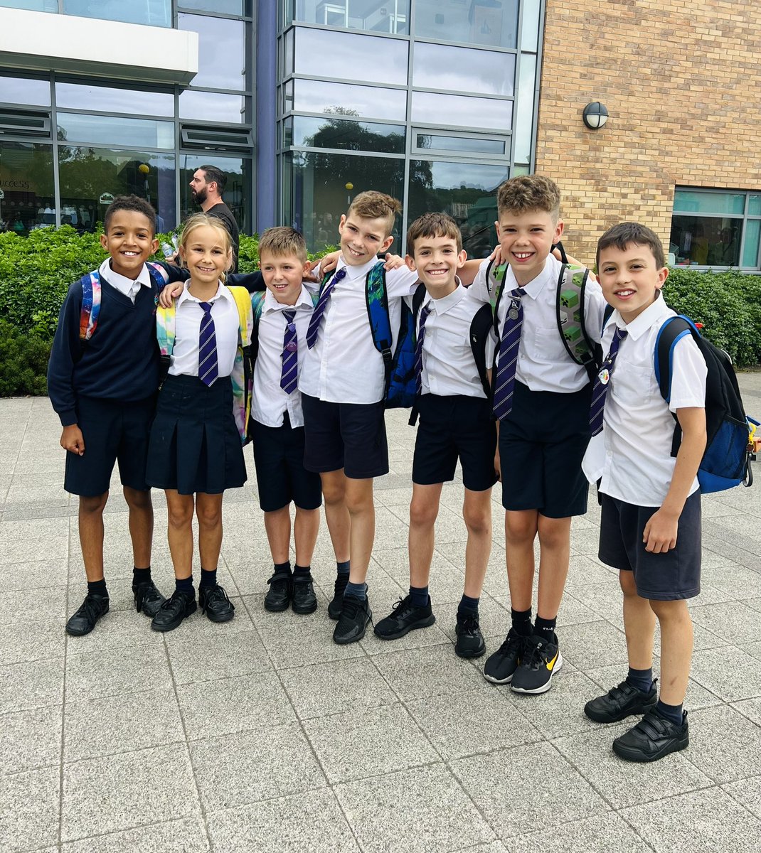 Year 5✔️ What a fantastic year it was!! I just want to say a big thank you to @MrDC_JPPS <a href="/MrsSolska_JPPS/">Mrs Solska</a> 🤩 My daughter has absolutely thrived this year! @catrplace What a super team of passionate staff you have at @JubileeParkPS  🙌 You all deserve a relaxing summer ☀️