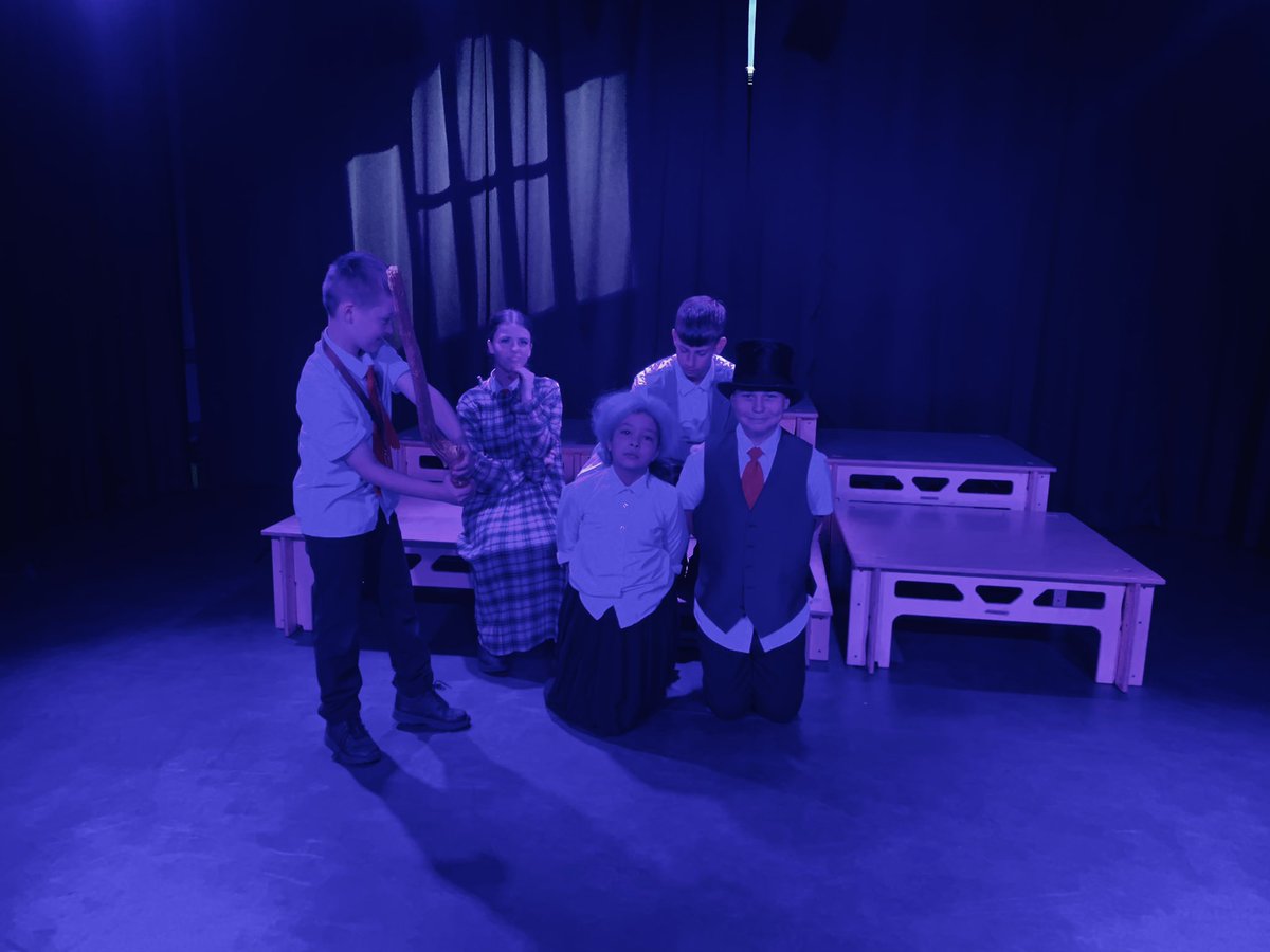 A brilliant end to the school year for @MoretonSchool Drama, with Marvellously Melodramatic performances from the Year 7s! Thankfully Constable Skitt has ensured this Villainous duo won’t be bothering any Heroes and Heroines in future 🎭