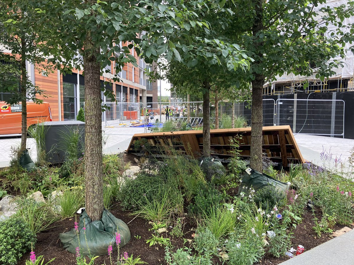 New landscaping going in just off Nine Elms Lane. Want to know more about what’s happening? And what the area used to be like before all the current development? Sign up for one of my Open Spaces in Nine Elms walks in August. Link in bio.
#Battersea #NineElms #GuidedWalk