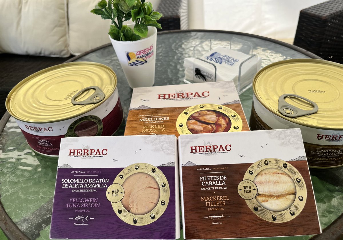 🤝¡<a href="/HerpacBarbate/">Herpac • Salazones, ahumados y conservas</a> nos acompaña en el #Arena1000 Playas de Orihuela! 🔝

💜 ¡Los mejores salazones, conservas y ahumados de pescados viajan junto al <a href="/ArenaHandballT/">Arena Handball Tour</a> para deleitarnos con sus productazos! ¡GRACIAS! 🤤

#BalonmanoPlaya #EnjoyTheExperience <a href="/RFEBalonmano/">RFEBalonmano</a>
