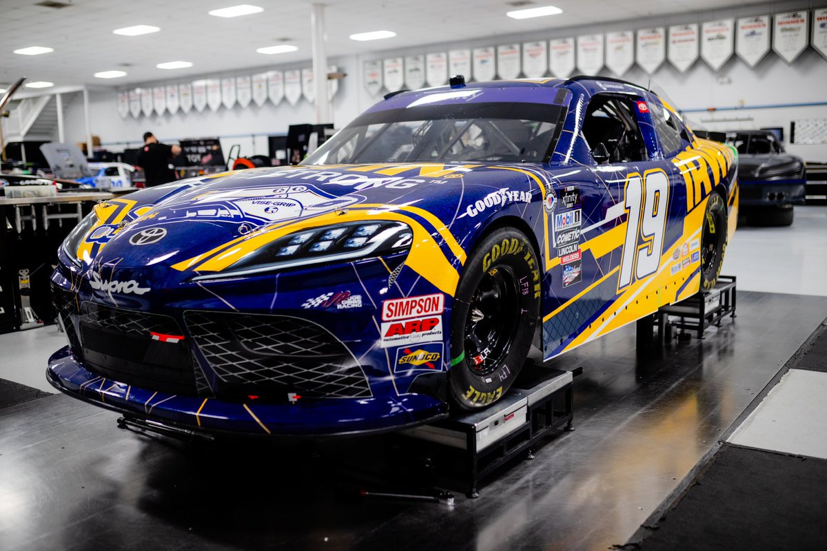 connormosack's tweet photo. Pumped to have @irwintools on the car this weekend @poconoraceway! Pulling double duty with the ARCA race tonight and Xfinity tomorrow 👊

#IRWINTools #TradeStrong https://t.co/rWzRobMGPx