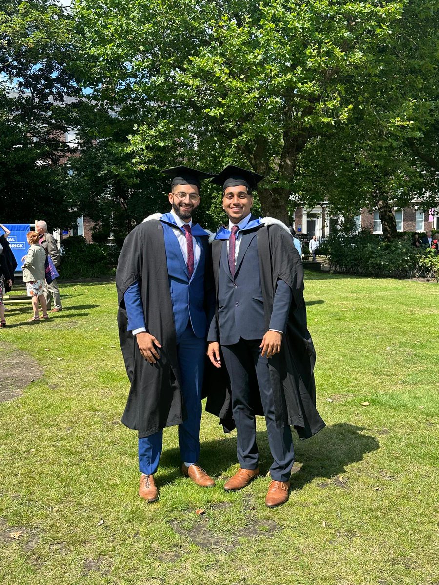 PhysioHaarith's tweet photo. It's official!! I'm a BSc Physiotherapy graduate🎓🎉

To all my amazing family, friends, and mentors  - THANK YOU! Your support made this journey unforgettable. 

Shoutout to @LivUni for providing me with a top-notch education and many memorable experiences.  #graduation #physio https://t.co/LwJRttKcrh