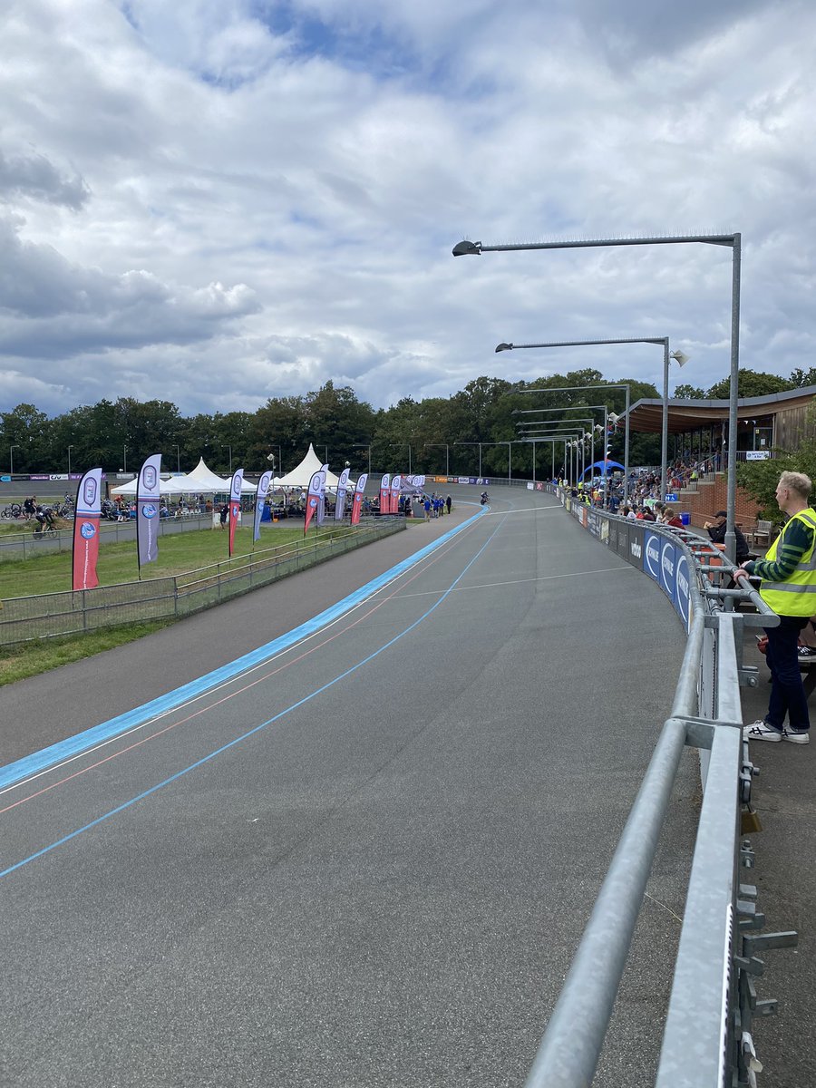 It’s on! Come on down for pizza, jerk, great local drinks not to mention elite and Inspiring  sport. #London #cycling Tickets can be bought on the door and we’re riding until 9.30.