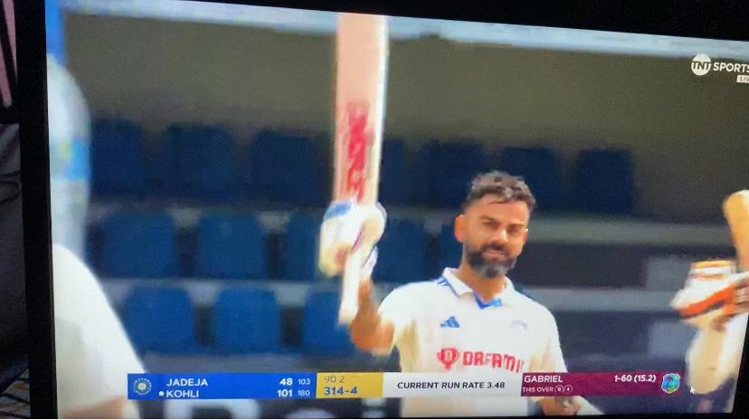 MdejazMe17's tweet photo. 76th hundred for the king,that's a remarkable records for the cricket fraternity https://t.co/CzLEuWh02O