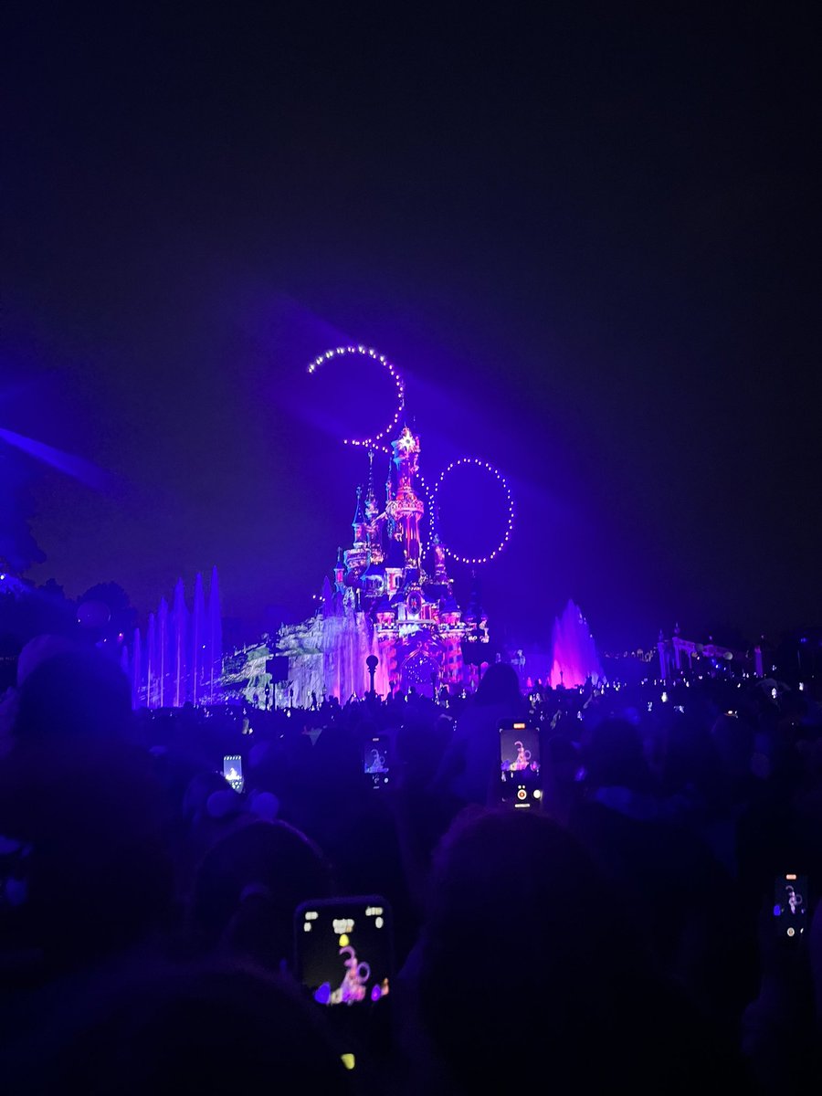 Paris 2023, what a blast! Huge thank you to the staff who gave up their time this week to allow the students to make lifelong memories, without you the trip would not run! Credit to the students who were fab throughout! Great week had by all! #lifelongmemories