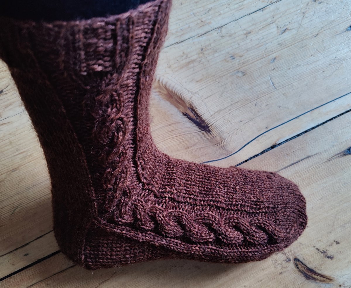 sticklingens's tweet photo. Raggsocksmönster till söndagens deltagare på stickträffen. "Gunnar Vägmans raggsockor", förstås, eftersom han en gång bodde här.
#Stickning #Raggsockor #GunnarVägman #Skattlösberg #Stickträff https://t.co/Sqn4jnLM53