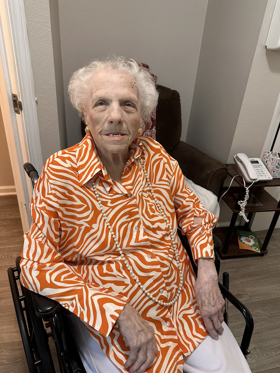 This amazing 99 year old is ready for <a href="/ClemsonFB/">Clemson Football</a> ! #99yearsyoung #clemsontigers #gotigers  #clemsonfootball