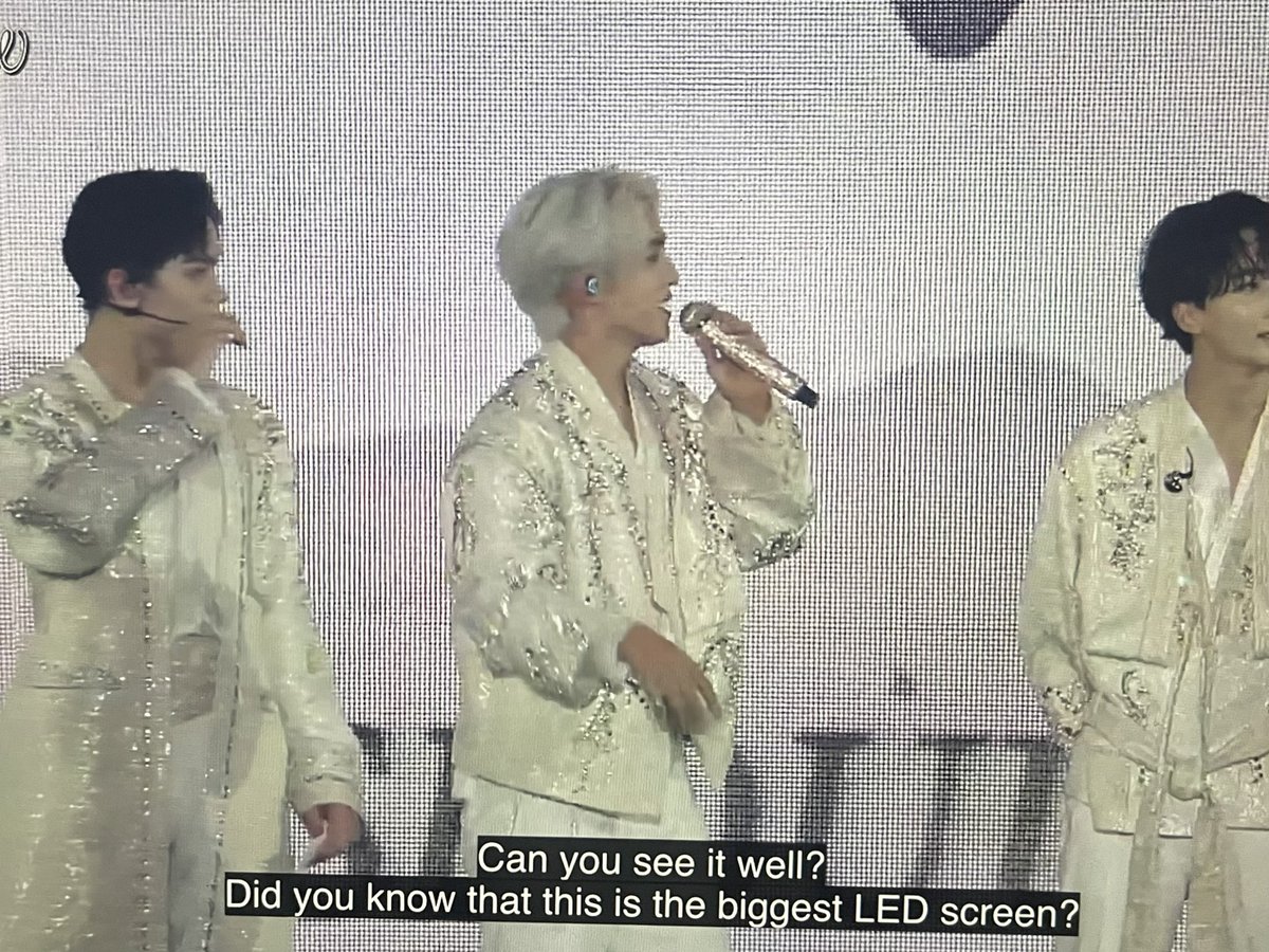 domcheol's tweet image. from “we should care for those in the back” to having the biggest led screen ☹️