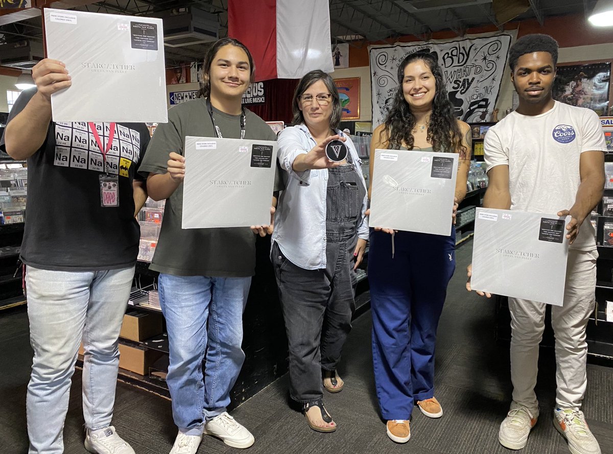 cactus_music's tweet image. The crew with copies of the #NewMusicFriday 7/21/23 release from @GretaVanFleet! #starcatcher is available on CD, clear vinyl, &amp;amp; #indieexclusive white/glitter vinyl. FREE patch with purchase of either format while supplies last ✌️
#gretavanfleet
