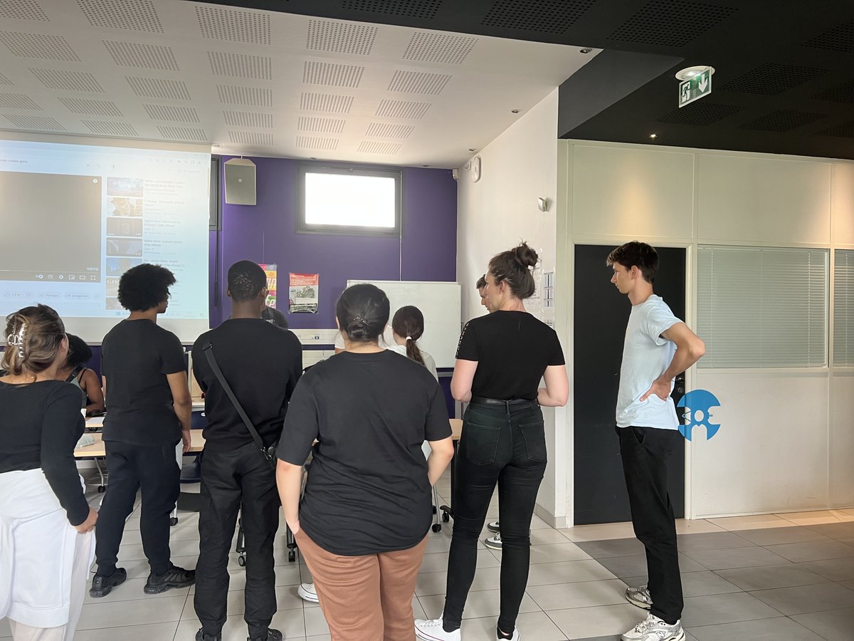 On termine cette 2ème semaine de formation avec un exercice de mise en situation pour nos jeunes 💪 !

#formation #CQPPSGE #securiteprivée #JOP2024