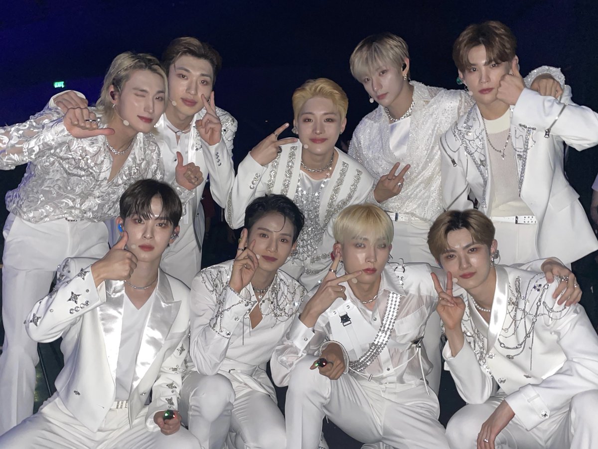 XODIACOfficial's tweet photo. [📸] 

THANK YOU TELKOMSEL AWARDS
WE LOVE YOU JAKARTA❤️‍🔥❤️‍🔥❤️‍🔥

#XODIAC #소디엑 https://t.co/xLvpFDvgAB