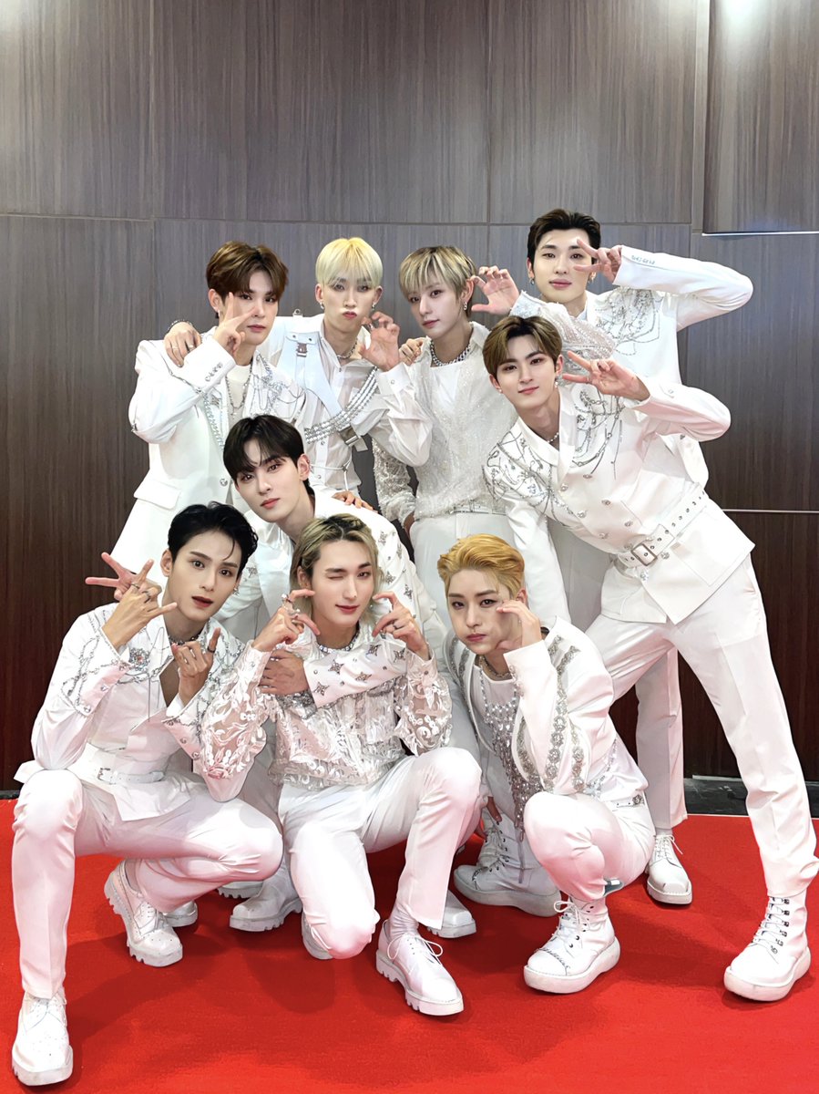 XODIACOfficial's tweet photo. [📸] 

THANK YOU TELKOMSEL AWARDS
WE LOVE YOU JAKARTA❤️‍🔥❤️‍🔥❤️‍🔥

#XODIAC #소디엑 https://t.co/xLvpFDvgAB