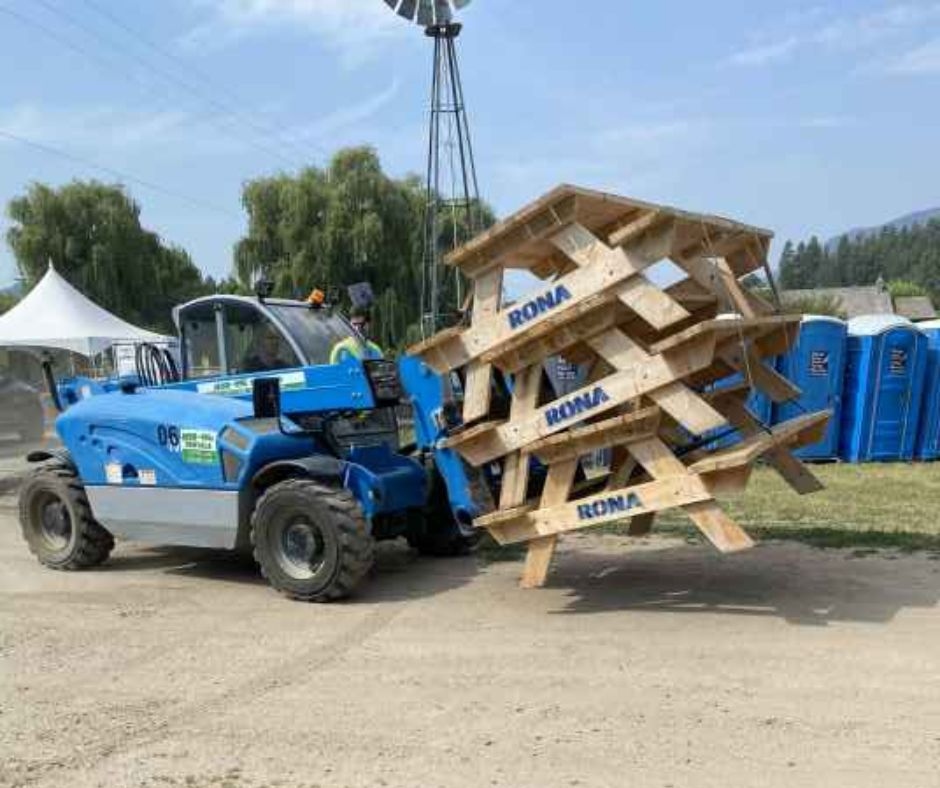 Setting up and Taking down takes equipment skilled help and dedicated people! Thanks so much GB and MB for all you did to make Vernon Ribfest possible.
.
.
.
.
#vernonribfest
#vernonribfest2023
#vernonbc