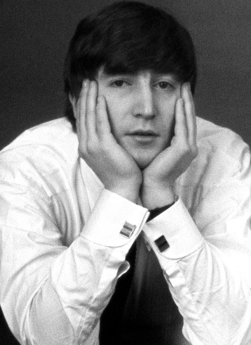 RT @BeatlesArchive2: John Lennon
The #Beatles via @Footlettucepls https://t.co/mt0dKQviMc