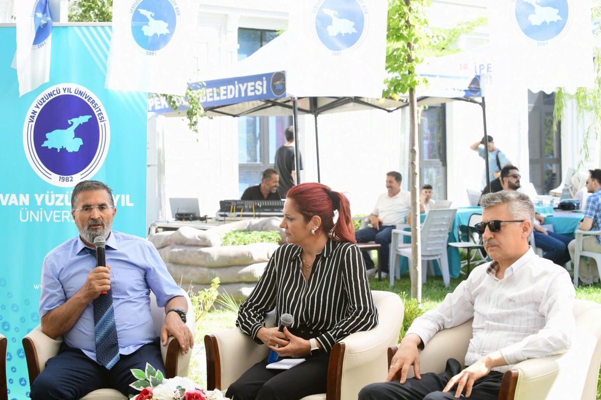 #VanYYÜ akademik ve idari birimlerin üniversitemiz hakkında bilgilendirmelerde bulunduğu,  görevli rehber öğretmenlerin tercihler konusunda öğrencilere YÖK Atlas, YKS Tercih Kılavuzu ile yol gösterdiği “Van YYÜ Tercih Günleri” bugün başladı. 
#VanSiziBekliyor #tercih2023 #yks2023