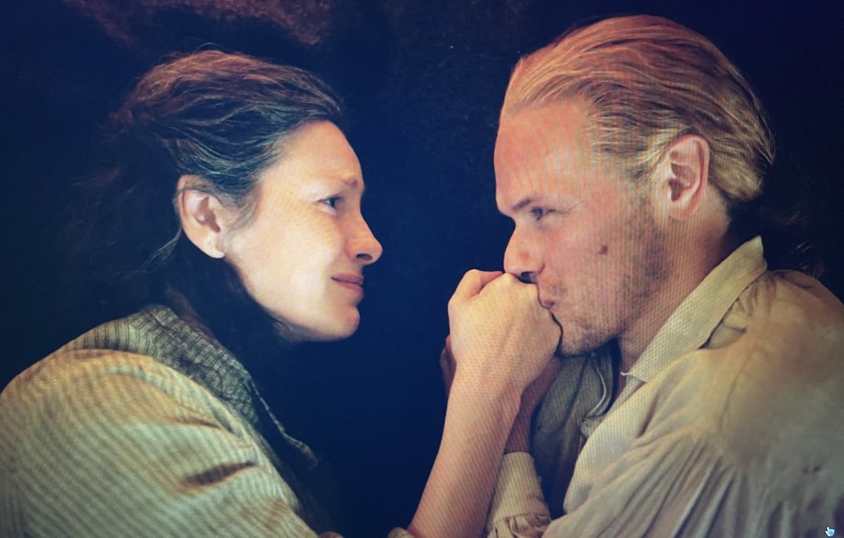 jill_millander's tweet photo. THE most tender, beautiful scene. Just them. Connecting. Talking. Being together 🥹🥹❤️
#SheLovesToCaressThatScruff
#foreheadTouch
#HandKiss 🤧 
#outlander https://t.co/dGsf1KGZtx