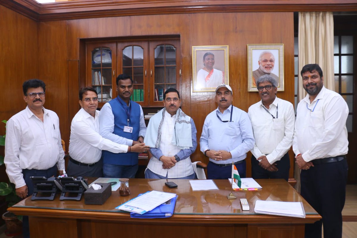 An official Meeting of CMOAI APEX team with Honorable Minister of Coal, MoC, GOI <a href="/JoshiPralhad/">Pralhad Joshi</a>  on 21.07.2023 at 4.30 PM regarding all the Long pending issues of CIL&amp;SCCL Executives.