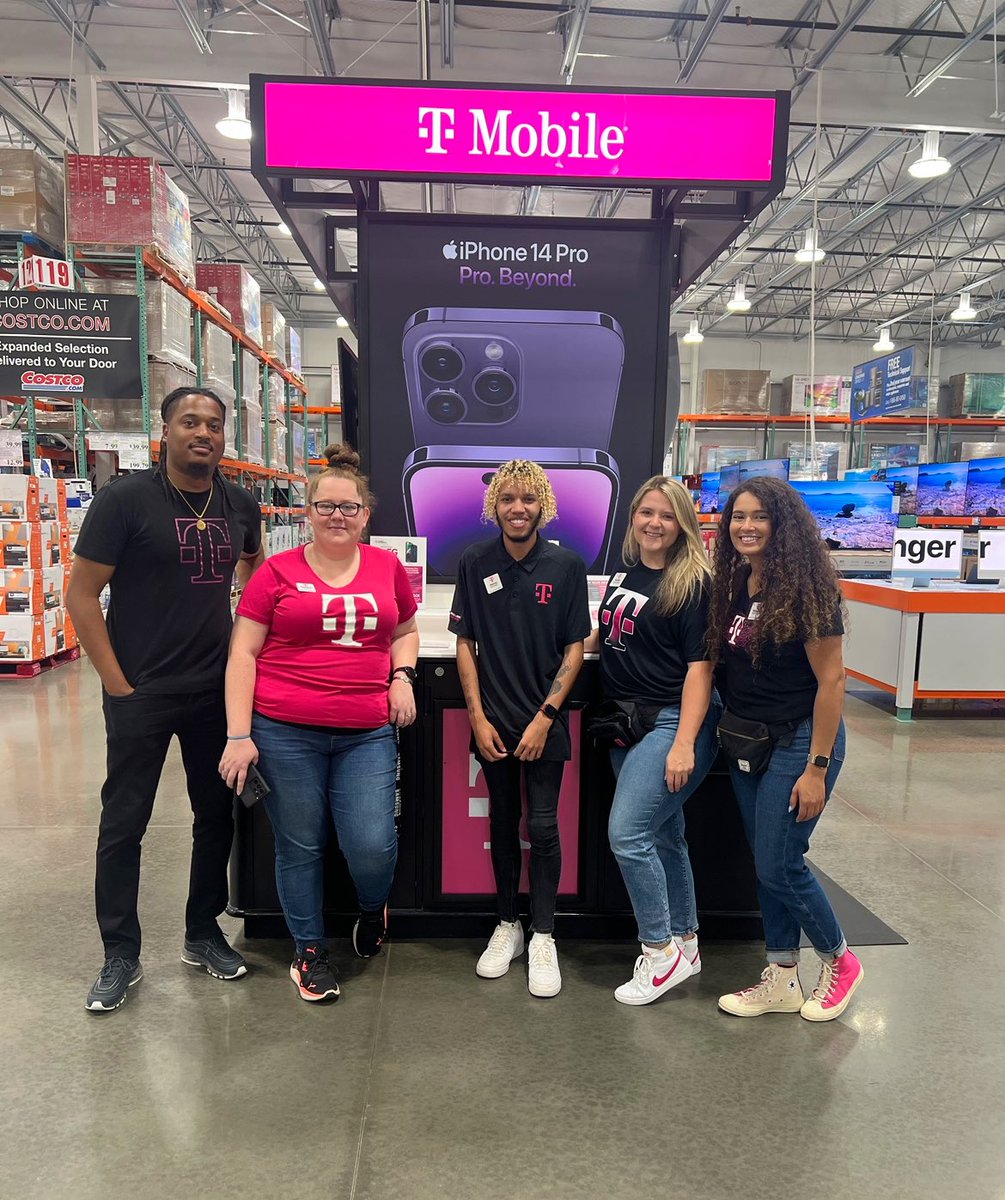 Destiny Patterson (@magentadestiny) on Twitter photo Sprinkling Magenta down to Peachtree City Costco. 
#WinTogether #NorthwestGeorgia #swagga_nation
<a href="/Natashaelaine2/">Natasha Elaine</a> <a href="/_timothywidener/">Timothy Widener</a> Sprinkling Magenta down to Peachtree City Costco. 
#WinTogether #NorthwestGeorgia #swagga_nation
<a href="/Natashaelaine2/">Natasha Elaine</a> <a href="/_timothywidener/">Timothy Widener</a>