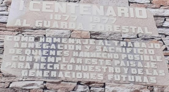 Que mejor día para esta foto que el primero de tu jubilación. Gracias por poder compartir estos años contigo en la BIO1 de Granada. En nuestro @Huéscar. (aunque seas poblato jejeje 😜).
Un abrazo Jesús y disfruta de tan merecida jubilación.