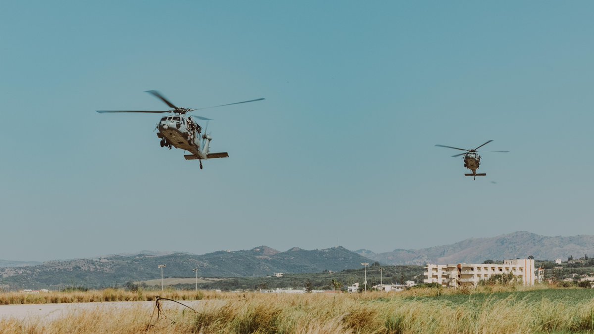USMC's tweet photo. #Marines with @2dMarDiv fast rope out of an MH-60S helicopter in Greece, July 19. 

These Marines help provide naval and joint force commanders with dedicated multi-domain reconnaissance and counter-reconnaissance capabilities. 

#USMC #MarineCombatArms https://t.co/6yE0dvoKpy