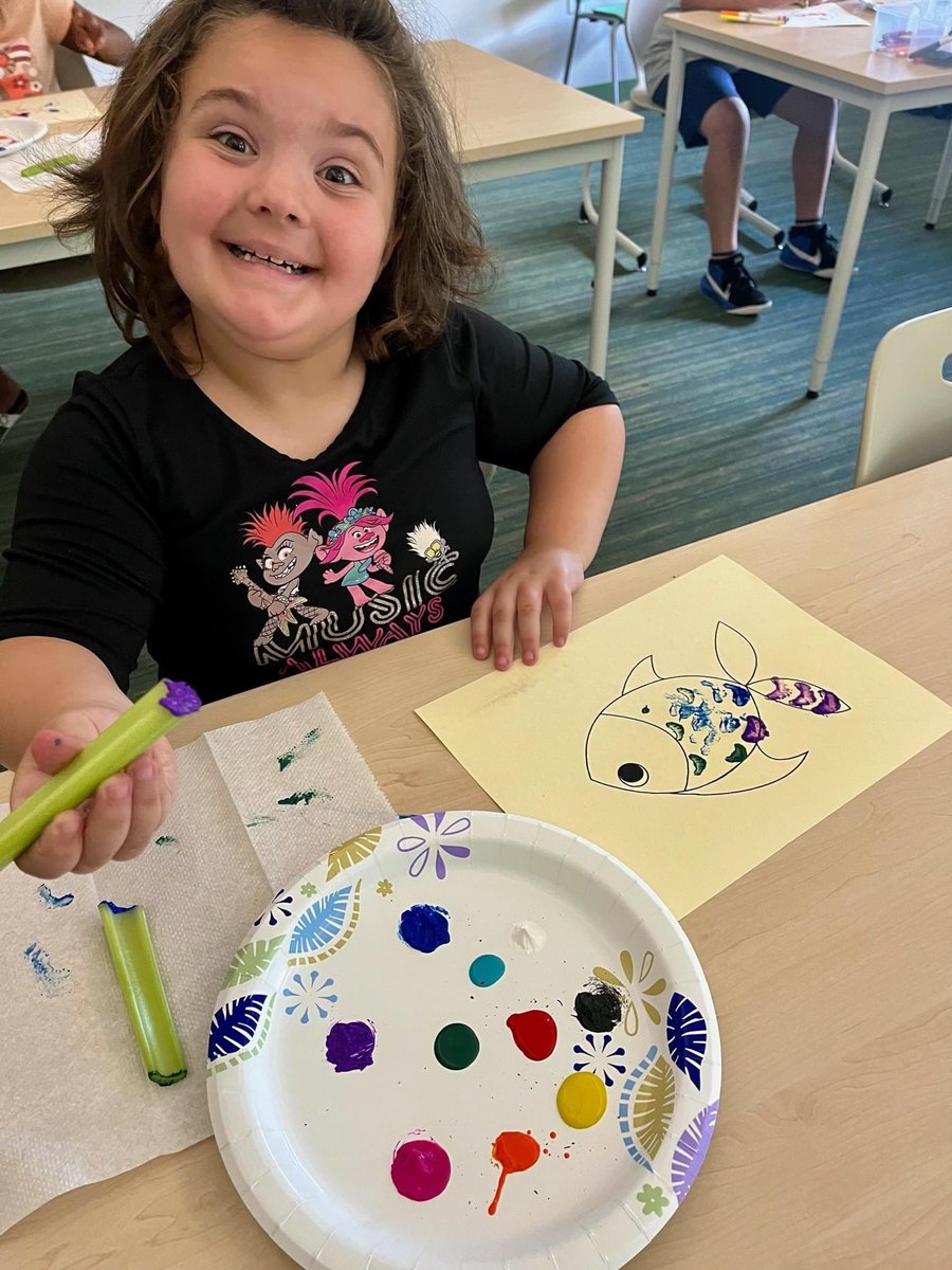 Who needs paintbrushes when you can use celery?! Summer program fun and creativity!🐠🤪🎨