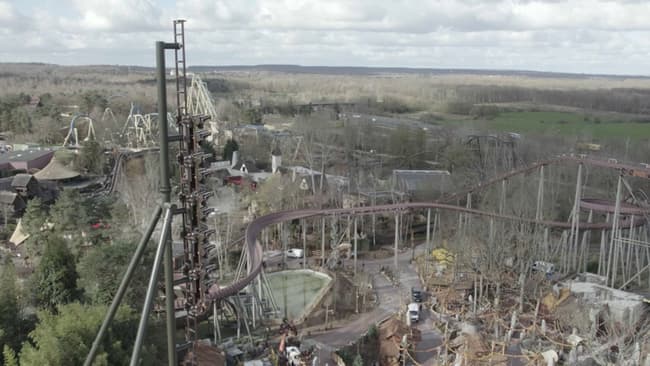 BFMTV's tweet photo. Refusée sur une attraction du parc Astérix pour sa corpulence, elle raconte son "humiliation"
https://t.co/5wmQmVD2QO https://t.co/KReFQTAjos