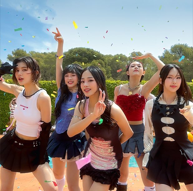 🧚🏼‍♀️ get up is OUT on Twitter "Highest First Day Sales by Kpop Girl