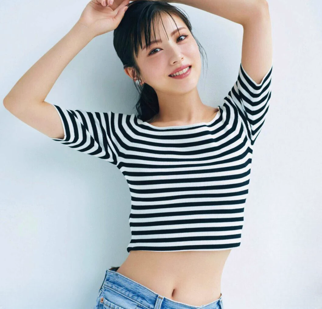 浜辺 美波 へそ