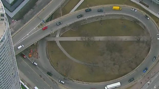 jen_keesmaat's tweet photo. For those trying to get their heads around why highways in the sky (like the Gardiner expressway) gobble up so much land: access ramps. 

Here is a Toronto example: we successfully removed the York-Bay-Yonge eastbound off-ramp of the Gardiner Expressway (image on the left) and turned that space into a park - Love Park (image on the right). We took something ugly and noxious and unnecessary and created an immediate people place. 

We know how to do this - we don’t need to spend billions rebuilding a small portion of the Gardiner expressway.