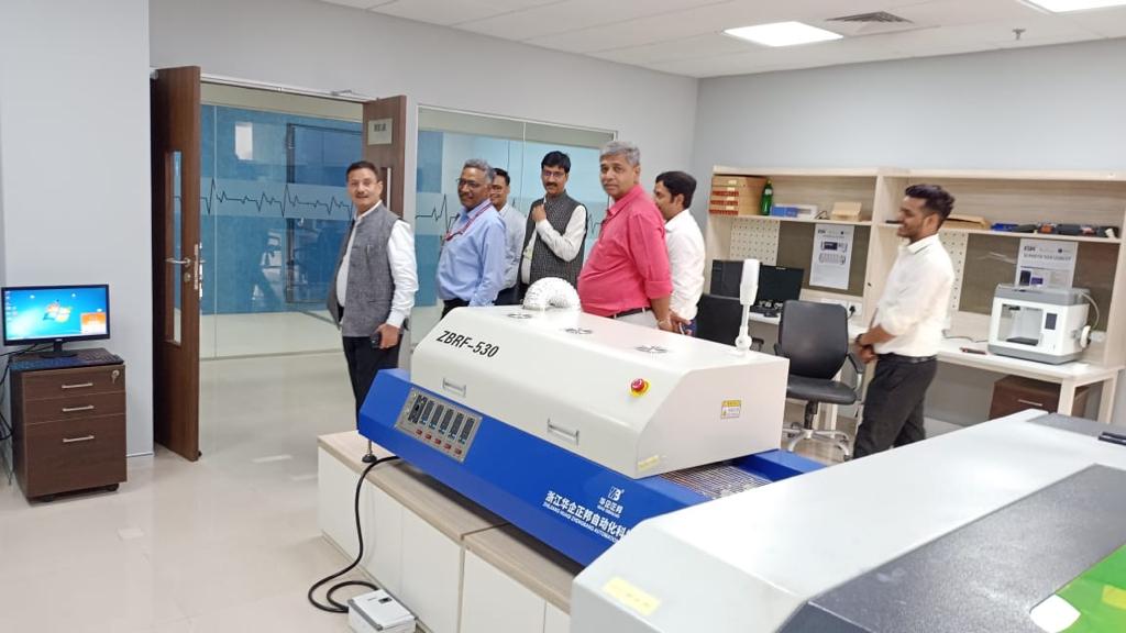 STPILucknow's tweet photo. @GoI_MeitY @arvindtw @alkesh12sharma @stpiindia @DeveshTyagii @prvdwivedi @STPINoida Secretary @GoI_MeitY Sh. Alkesh Kumar Sharma visited the #MedTechCoE facility along with #MediElectronics and #IoT lab at SGPGI Lucknow.@alkesh12sharma @arvindtw @stpiindia @purnmoon https://t.co/7v648j8CFA