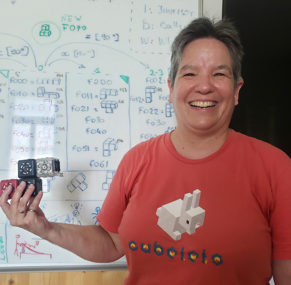 margaridaromero's tweet image. Insightful visit from Nicole Parrot, @modrobotics dir. of technology 😎. I ❤ how these cubes created by Dr. Eric Schweikardt could seem individually simple but are collectively complex! 🙏 Eric, for your invention & Nicole for your expertise! 🤩 #CreaCube task 🎲🎲🎲🎲