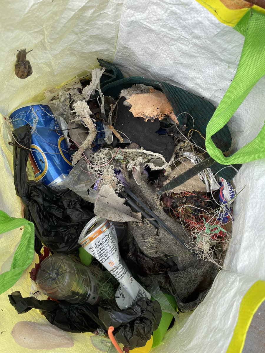 Dave_Dixon1's tweet photo. Overcast at #marsdenbay this morning partial #beach clean as tides against us but pleased to say only a few bits of #litter 😀PM walk to #manhaven yielded more 2.54kg removed #Monofilament
#PlasticPollution
#dog💩
#lovewhereyoulive
@KeepBritainTidy @plastic_busters @2minuteHQ https://t.co/gaZ78VP1Zu