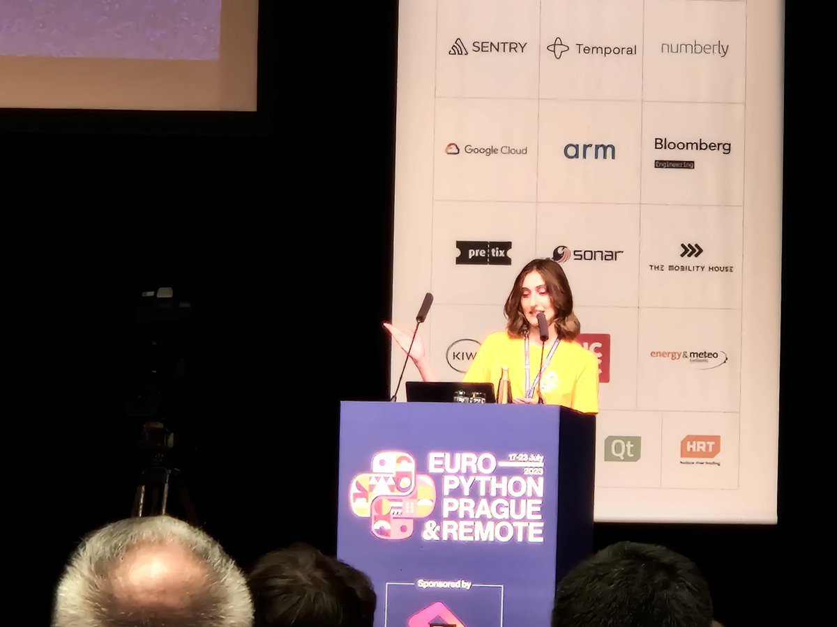 midorikocak's tweet image. Sena Şahin konuşuyor #europython2023