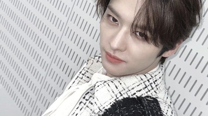 eww_peopIe's tweet photo. #minsung 🔞 au, где минхо залипает на работника, вечно раздражающего своей идеальностью. а работник тем временем бьет тату в собственной студии и вне офиса носит наглую ухмылку. или ау об уставшем коллекционере дисков, дерзком тату-мастере и странных совпадениях. https://t.co/CBwYgANkWf