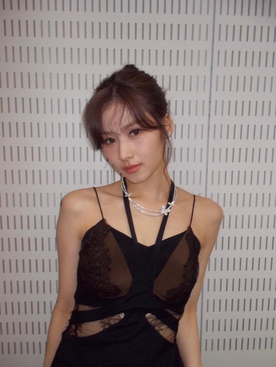 sanapics's tweet photo. prettiest woman https://t.co/i0cOd8h4xH